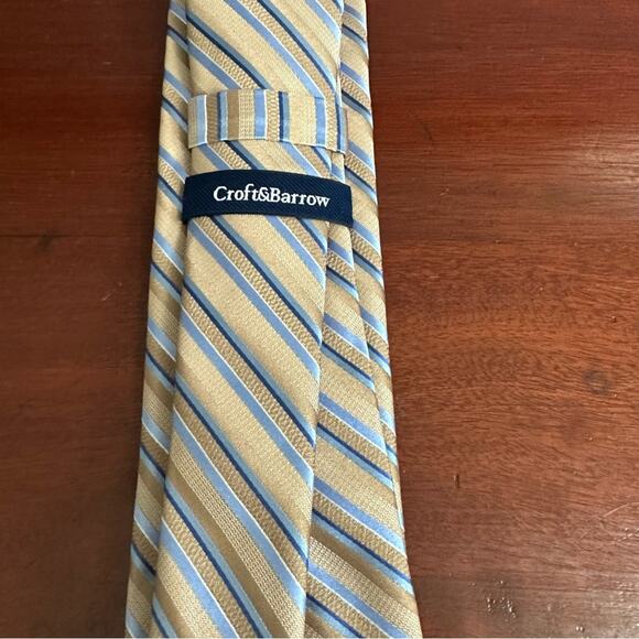 Croft & Barrow 100% Silk Tan Light Blue Mens Diagonal Stripe Tie Retro NWOT - Picture 3 of 11